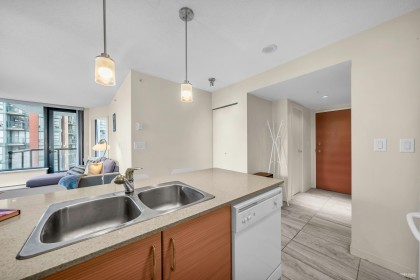 Photo 9 at 1001 - 928 Homer Street, Yaletown, Vancouver West