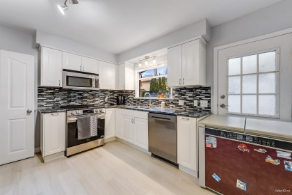 Photo 13 at 3020 Thorncliffe Drive, Edgemont, North Vancouver