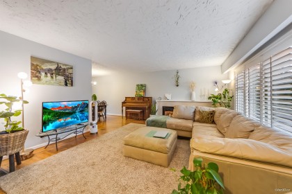 Photo 4 at 3020 Thorncliffe Drive, Edgemont, North Vancouver