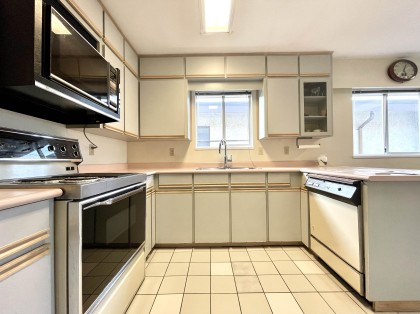 Photo 10 at 937 W 18th Avenue, Cambie, Vancouver West