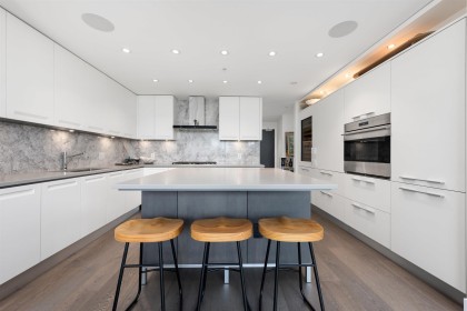 Photo 1 at 310 - 6333 W Boulevard, Kerrisdale, Vancouver West