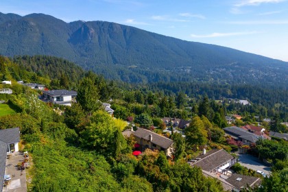 Photo 2 at 560 Craigmohr Drive, Glenmore, West Vancouver