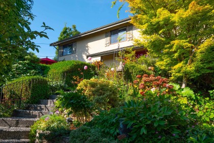 Photo 6 at 560 Craigmohr Drive, Glenmore, West Vancouver