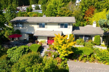 Photo 5 at 560 Craigmohr Drive, Glenmore, West Vancouver