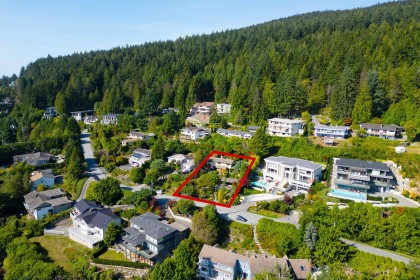 Photo 34 at 560 Craigmohr Drive, Glenmore, West Vancouver