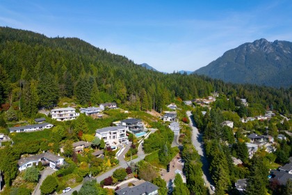 Photo 35 at 560 Craigmohr Drive, Glenmore, West Vancouver