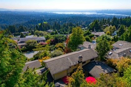 Photo 31 at 560 Craigmohr Drive, Glenmore, West Vancouver