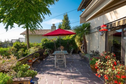 Photo 4 at 560 Craigmohr Drive, Glenmore, West Vancouver