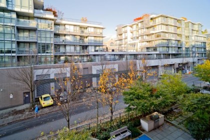 Photo 3 at 302 - 2033 W 10th Avenue, Kitsilano, Vancouver West
