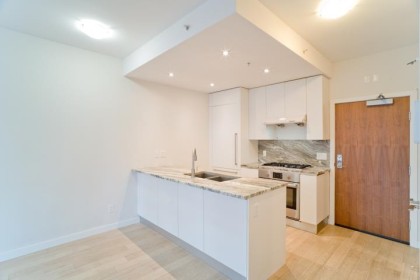 Photo 9 at 302 - 2033 W 10th Avenue, Kitsilano, Vancouver West