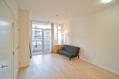 Photo 4 at 302 - 2033 W 10th Avenue, Kitsilano, Vancouver West