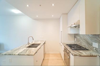 Photo 8 at 302 - 2033 W 10th Avenue, Kitsilano, Vancouver West