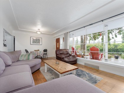 Photo 5 at 322 E 25th Street, Upper Lonsdale, North Vancouver