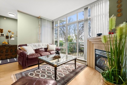 Photo 6 at 1053 Marinaside Crescent, Yaletown, Vancouver West