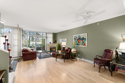 Photo 13 at 1053 Marinaside Crescent, Yaletown, Vancouver West