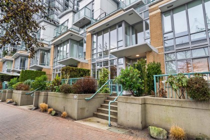 Photo 3 at 1053 Marinaside Crescent, Yaletown, Vancouver West