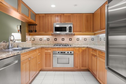 Photo 20 at 1053 Marinaside Crescent, Yaletown, Vancouver West