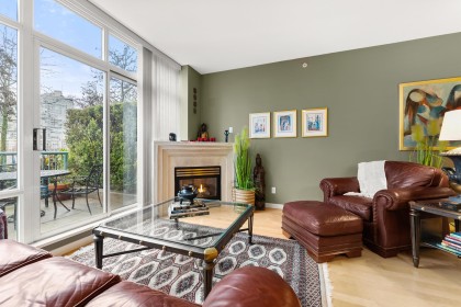 Photo 9 at 1053 Marinaside Crescent, Yaletown, Vancouver West