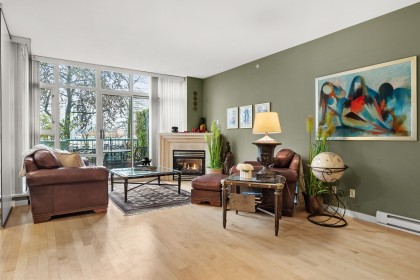 Photo 10 at 1053 Marinaside Crescent, Yaletown, Vancouver West