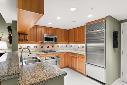 Photo 18 at 1053 Marinaside Crescent, Yaletown, Vancouver West