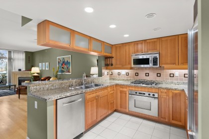 Photo 19 at 1053 Marinaside Crescent, Yaletown, Vancouver West