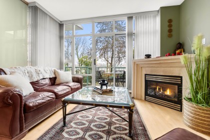 Photo 8 at 1053 Marinaside Crescent, Yaletown, Vancouver West