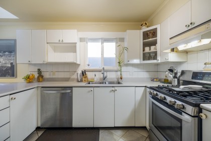 Photo 3 at 538 W 25th Street, Upper Lonsdale, North Vancouver