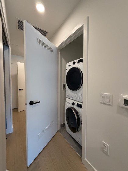 Photo 9 at 419 - 422 E 3rd Street, Lower Lonsdale, North Vancouver