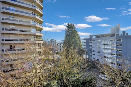 Photo 13 at 502 - 1737 Duchess Avenue, Ambleside, West Vancouver