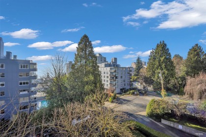 Photo 17 at 502 - 1737 Duchess Avenue, Ambleside, West Vancouver