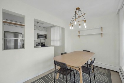 Photo 4 at 502 - 1737 Duchess Avenue, Ambleside, West Vancouver