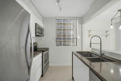 Photo 8 at 502 - 1737 Duchess Avenue, Ambleside, West Vancouver