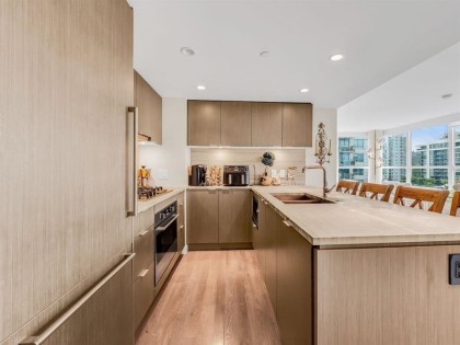 Photo 9 at 602 - 112 E 13th Street, Central Lonsdale, North Vancouver