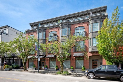 Photo 3 at 306 - 4463 W 10th Avenue, Point Grey, Vancouver West