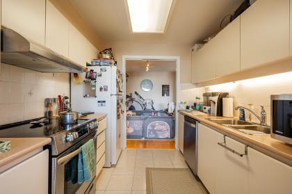 Photo 14 at 802 - 2668 Ash Street, Fairview VW, Vancouver West