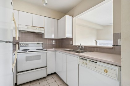Photo 13 at 304 - 1989 W 1st Avenue, Kitsilano, Vancouver West