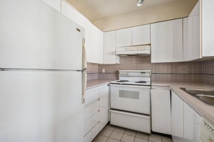 Photo 14 at 304 - 1989 W 1st Avenue, Kitsilano, Vancouver West