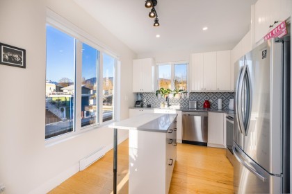 Photo 17 at JNW04 - 415 Esplanade W, Lower Lonsdale, North Vancouver