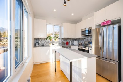 Photo 16 at JNW04 - 415 Esplanade W, Lower Lonsdale, North Vancouver