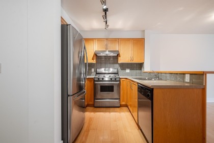 Photo 14 at 203 - 1858 W 5th Avenue, Kitsilano, Vancouver West