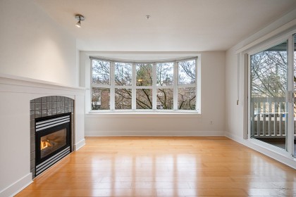 Photo 4 at 203 - 1858 W 5th Avenue, Kitsilano, Vancouver West