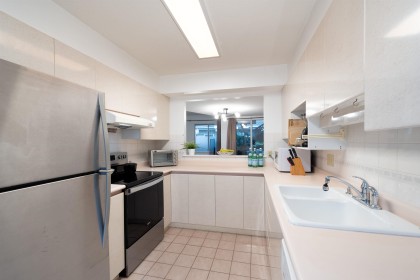 Photo 13 at 10 - 815 Tobruck Avenue, Mosquito Creek, North Vancouver