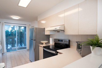 Photo 16 at 10 - 815 Tobruck Avenue, Mosquito Creek, North Vancouver