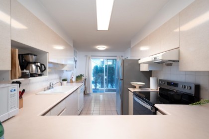 Photo 12 at 10 - 815 Tobruck Avenue, Mosquito Creek, North Vancouver