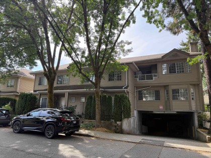 Photo 1 at 10 - 815 Tobruck Avenue, Mosquito Creek, North Vancouver