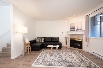 Photo 5 at 10 - 815 Tobruck Avenue, Mosquito Creek, North Vancouver