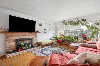 Photo 3 at 328 E 18th Street, Central Lonsdale, North Vancouver