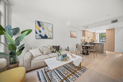 Photo 3 at 6352 Oak Street, Oakridge VW, Vancouver West