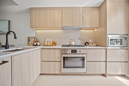 Photo 4 at 6352 Oak Street, Oakridge VW, Vancouver West