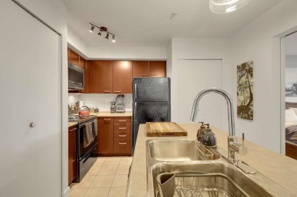 Photo 16 at 303 - 2525 Blenheim Street, Kitsilano, Vancouver West